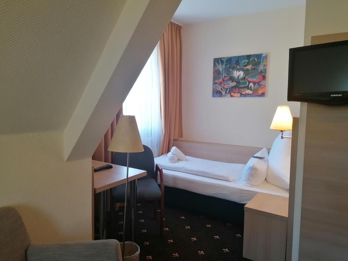 Hessischer Hof Ober-Ramstadt Екстер'єр фото